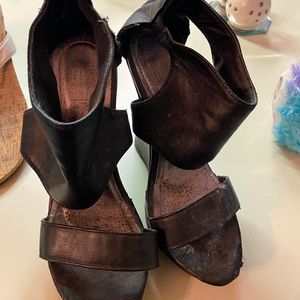 Wedge shoes size 8